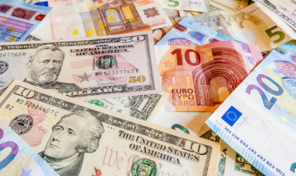 Συνάλλαγμα: Το ευρώ ενισχύεται 0,20%, στα 1,0713 δολάρια