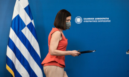 Πελώνη: Σαφές το δίλημμα -«Ή θα εμβολιαστούμε ή θα νοσήσουμε»