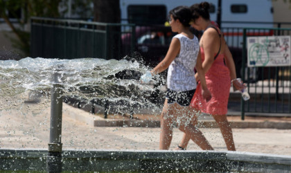 «Πώς δεν θα πάθω θερμοπληξία;» Ένας οδηγός με χρήσιμες συμβουλές