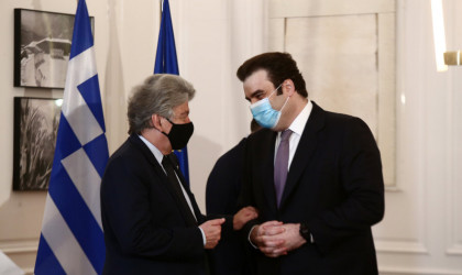Μπρετόν σε Πιερρακάκη: «Μας δίνετε παραδείγματα που ακολουθούμε»