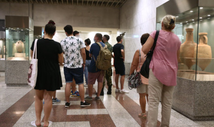  Ουρές στο Σύνταγμα για δωρεάν rapid test, λίγο πριν ταξιδέψουν