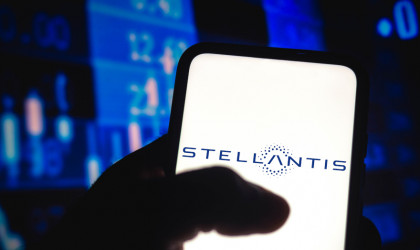 Ο όμιλος Stellantis ανακοίνωσε μια συμμαχία με την Amazon για τη συνδεσιμότητα των οχημάτων του