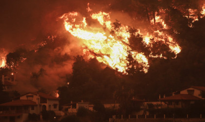 Φωτιές στην Αττική: Η κατάσταση σε Κάζα και Βίλια