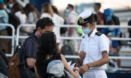Αύξηση της επιβατικής κίνησης φέτος από τα λιμάνια της Αττικής σε σχέση με πέρυσι
