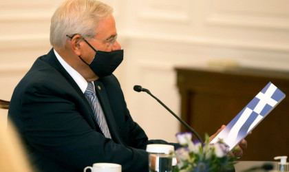 Στην Ελλάδα ο γερουσιαστής Μενέντεζ -Τι σηματοδοτεί η επίσκεψή του