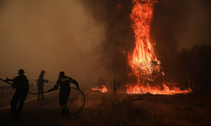 Εισαγγελική παρέμβαση για τα αίτια της πυρκαγιάς στη Βαρυμπόμπη Αττικής