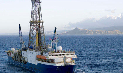 Υποθαλάσσιες ερευνητικές γεωτρήσεις στα ηφαίστεια της Σαντορίνης από το Δεκέμβριο του 2022