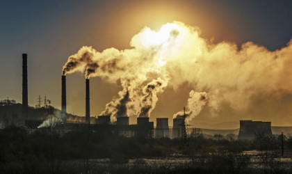 Eurostat: Στην Ευρωπαϊκή Ένωση, οι εκπομπές αερίων θερμοκηπίου μειώθηκαν κατά 3% το πρώτο τρίμηνο του 2023
