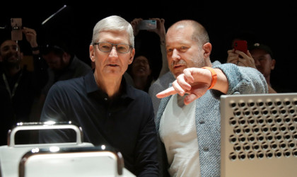 Jony Ive: Από την Apple στη Ferrari ο κορυφαίος σχεδιαστής