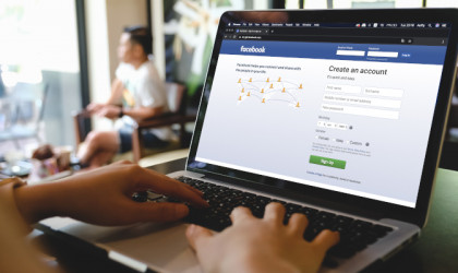 Στη δίνη προβλημάτων το Facebook – Από το σκάνδαλο στο «Blackout»