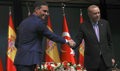 Ο Σάντσεθ βάζει πλάτες στον Ερντογάν -Τι προβλέπει η αμυντική συμφωνία