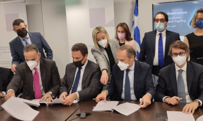 Υπογραφή της συμφωνίας πώλησης της ΔΕΠΑ Υποδομών μεταξύ ΤΑΙΠΕΔ, ΕΛΠΕ και Italgas