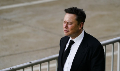 Ο Μασκ πούλησε μετοχές της Tesla ύψους σχεδόν 7 δισ. δολαρίων