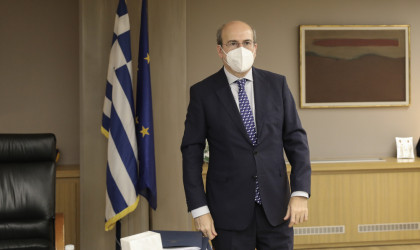Χατζηδάκης: Ξεκινούν οι διαβουλεύσεις για τον κατώτατο μισθό