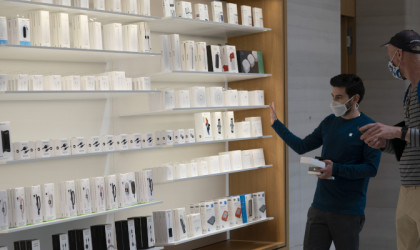 Η Apple δίνει αυξήσεις έως και 10% στο προσωπικό λιανικής