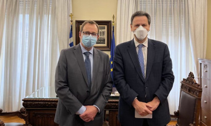 Σκυλακάκης: Με επενδύσεις άνω του 1 δισ. ευρώ εγκαινιάζεται η συνεργασία ΥΠΟΙΚ - ΕΤΕπ για το Ταμείο Ανάκαμψης