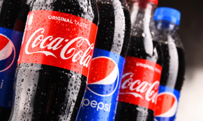 Coca-Cola και PepsiCo αναστέλλουν τις πωλήσεις αναψυκτικών στη Ρωσία