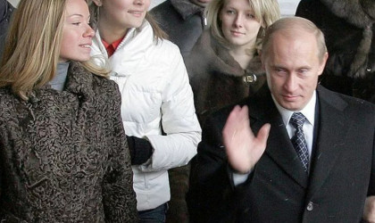 Σκληρές κυρώσεις στις κόρες Πούτιν και Λαβροφ 
