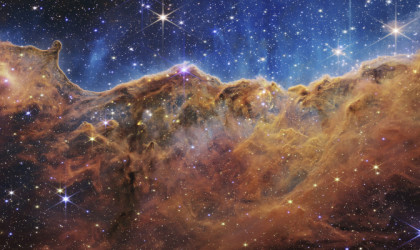 Το διαστημικό τηλεσκόπιο James Webb κατέγραψε θεαματικές εικόνες από το νεφέλωμα του Ωρίωνα