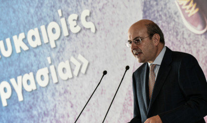 Χατζηδάκης: Πότε αναμένονται οι αυξήσεις σε συντάξεις και κατώτατο μισθό