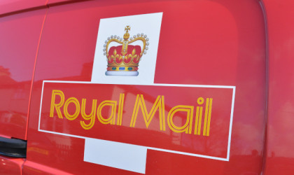 Βρετανία: Τα Βασιλικά Ταχυδρομεία σχεδιάζουν την κατάργηση έως και 10.000 θέσεων εργασίας μέχρι τον Αύγουστο	