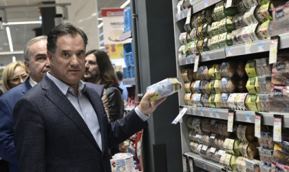 Γεωργιάδης: Μειώσεις τιμών στο «Καλάθι», επαφές για την αγορά του Πάσχα