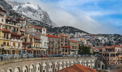 Πού θα κάνουν Χριστούγεννα και Πρωτοχρονιά οι Έλληνες: «Sold out» αρκετές περιοχές 