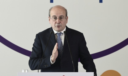 Χατζηδάκης: Τελειώσαμε με τις εκκρεμείς κύριες συντάξεις και πλέον εκδίδουμε νέες συντάξεις σε 2 μήνες