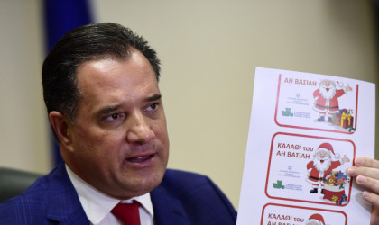 Ανακοινώθηκε το «εορταστικό καλάθι του νοικοκυριού»: Ποια προϊόντα περιλαμβάνει, τι ισχύει με τα παιχνίδια