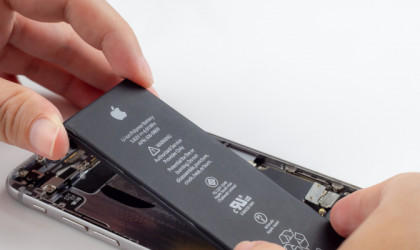 H Apple ανεβάζει την τιμή για την αλλαγή μπαταρίας του iPhone