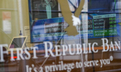 Πυρετώδεις διαπραγματεύσεις για τη διάσωση της First Republic Bank