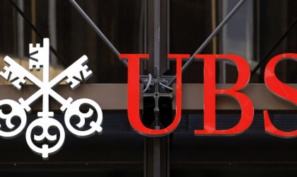 Τι κινδύνους κρύβει για τις διεθνείς αγορές ο «αναγκαστικός γάμος» της UBS με την Credit Suisse