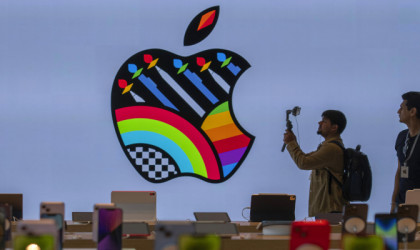 Apple: Δεύτερη συνεχόμενη τριμηναιά μείωση εσόδων