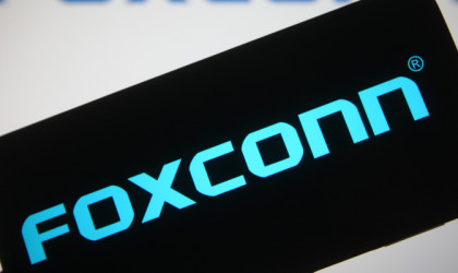 Η κατασκευάστρια των iPhone το γυρίζει… στα αυτοκίνητα