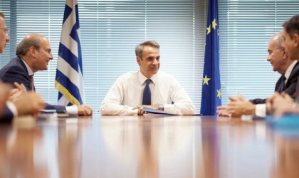 Στο ΥΠΟΙΚ ο Κυριάκος Μητσοτάκης: Σημαντικές ελαφρύνσεις στους πολίτες, ψηφίζεται νομοσχέδιο αρχές Αυγούστου