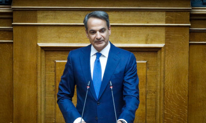 Μητσοτάκης στη Βουλή: Δίνουμε έναν επιπλέον μισθό σε κάθε δημόσιο υπάλληλο και ΣΥΡΙΖΑ-ΠΑΣΟΚ καταψηφίζουν