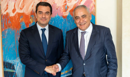 Συνάντηση Σκρέκα με ΕΕΑ για οφειλές μικρομεσαίων, Ταμείο Ανάκαμψης και ακρίβεια
