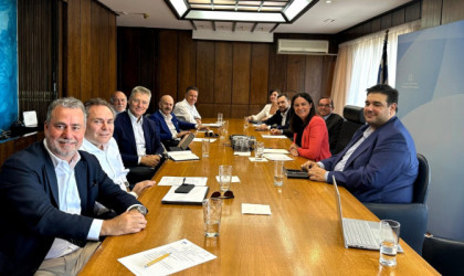 Συνάντηση της ηγεσίας του υπουργείου Εσωτερικών με αντιπροσωπεία του ΣΕΤΕ