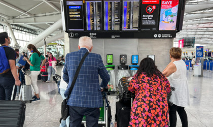 Η ταλαιπωρία συνεχίζεται για δεκάδες χιλιάδες επιβάτες σε όλη την Ευρώπη, μετά το μπλακ άουτ στο βρετανικό σύστημα εναέριας κυκλοφορίας