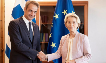 Φον ντερ Λάιεν σε Μητσοτάκη: Η Ελλάδα θα μπορέσει να πάρει 2,2 δισ. ευρώ από την ΕΕ