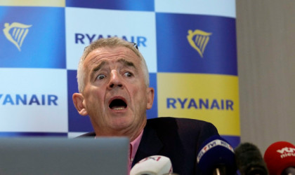 Ακτιβιστές πέταξαν στον CEO της Ryanair μια τάρτα με κρέμα