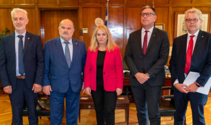 Συνάντησης της υφυπουργού Ανάπτυξης Άννας Μάνη με την CNΑ και τη ΓΣΕΒΕΕ για τις ΜμΕ