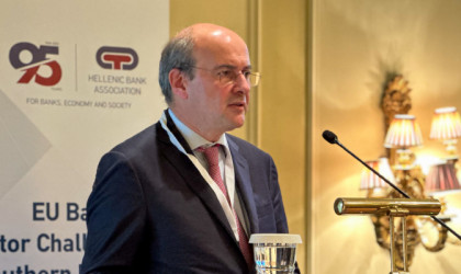 Χατζηδάκης: Έξι πρωτοβουλίες του υπουργείου Εθνικής Οικονομίας και Οικονομικών για την στήριξη του τραπεζικού τομέα