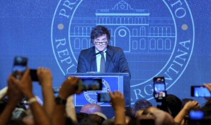 Ο νέος Πρόεδρος της Αργεντινής πιστεύει ότι η υιοθέτηση του δολαρίου θα σώσει την κατεστραμμένη οικονομία της χώρας