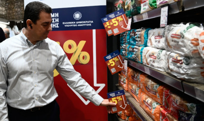 Έλεγχοι Σκρέκα σε σούπερ μάρκετ: Στόχος τα 1.000 προϊόντα με μόνιμη μείωση τιμής - Θα κερδίσουμε τη μάχη με την ακρίβεια