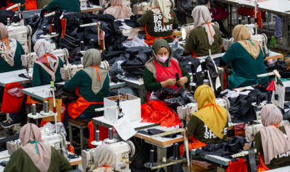 Οι πολυεθνικές εταιρείες ενδυμάτων πλουτίζουν με μεροκάματα 3 δολαρίων – Έρχεται το τέλος των φθηνών ρούχων;