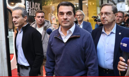 Αυτοψία Σκρέκα στην Ερμού για την Black Friday: Φαίνεται ότι οι έμποροι έχουν συμμορφωθεί με τις οδηγίες