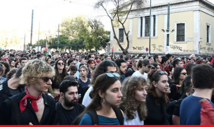 Ξεκίνησε η πορεία για το Πολυτεχνείο: Αδιάβατο το κέντρο, κλειστοί δρόμοι και μετρό