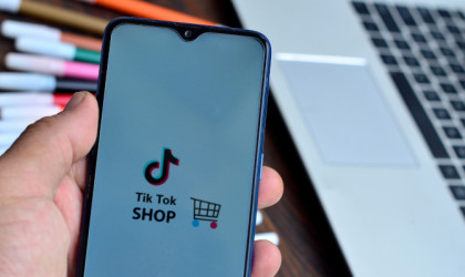 TikTok: Η επανάσταση στις ηλεκτρονικές αγορές που έχει σημάνει συναγερμό στις ΗΠΑ