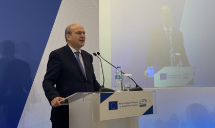 «Καμπανάκι» Χατζηδάκη για το δημογραφικό 